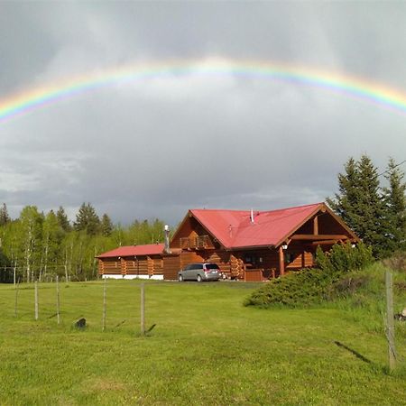 Cariboo Log Guest House Lac La Hache Esterno foto