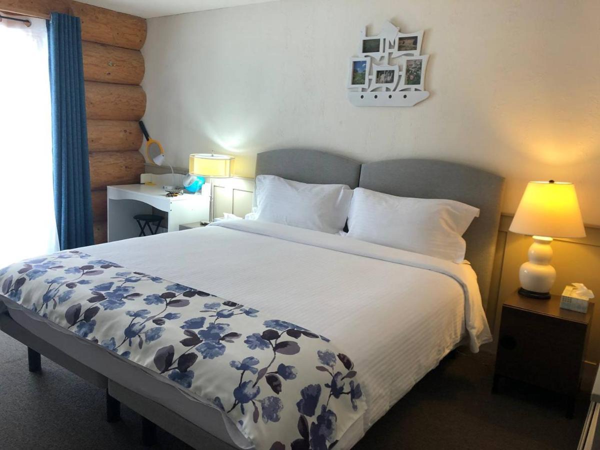 Cariboo Log Guest House Lac La Hache Esterno foto