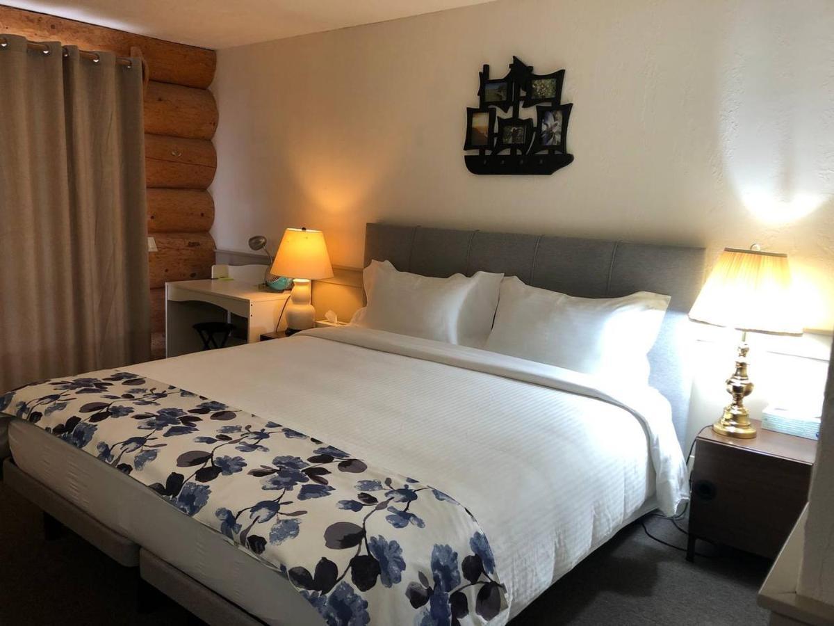 Cariboo Log Guest House Lac La Hache Esterno foto