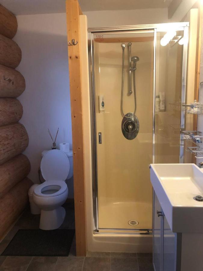 Cariboo Log Guest House Lac La Hache Esterno foto
