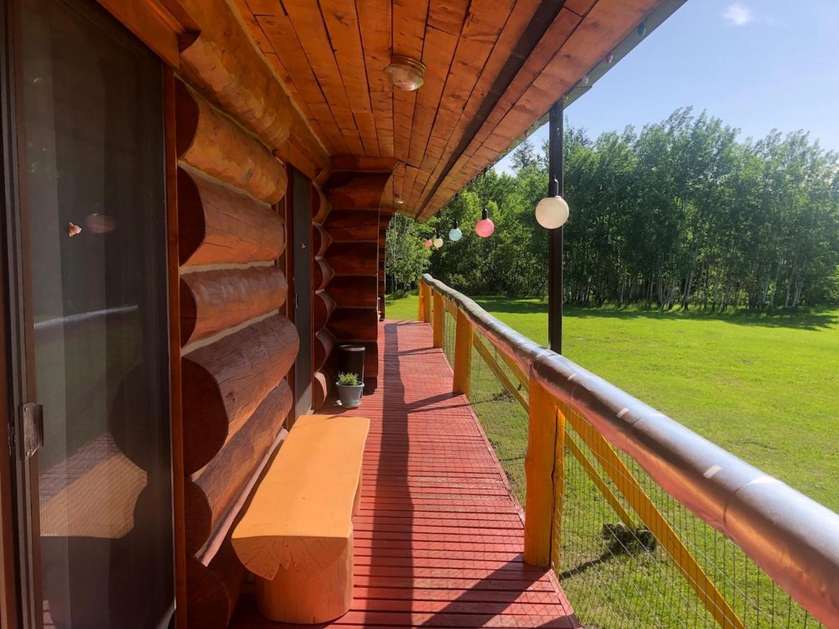 Cariboo Log Guest House Lac La Hache Esterno foto