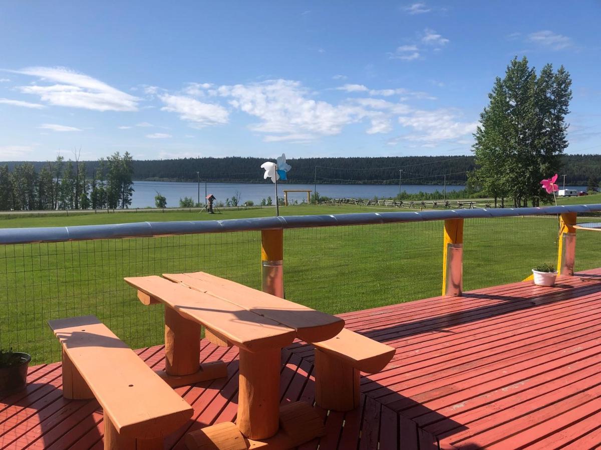 Cariboo Log Guest House Lac La Hache Esterno foto