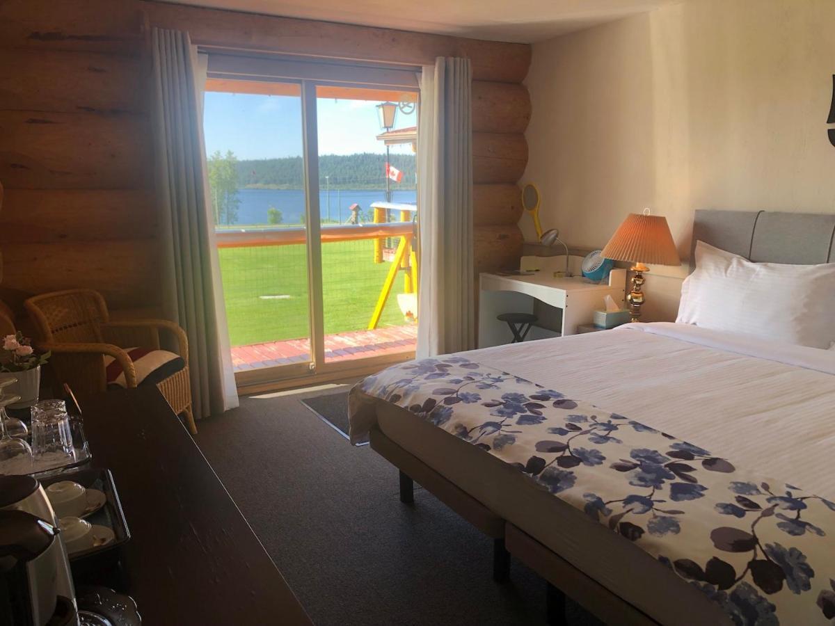 Cariboo Log Guest House Lac La Hache Esterno foto