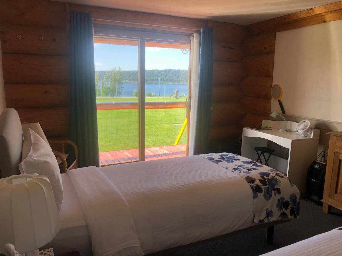 Cariboo Log Guest House Lac La Hache Esterno foto