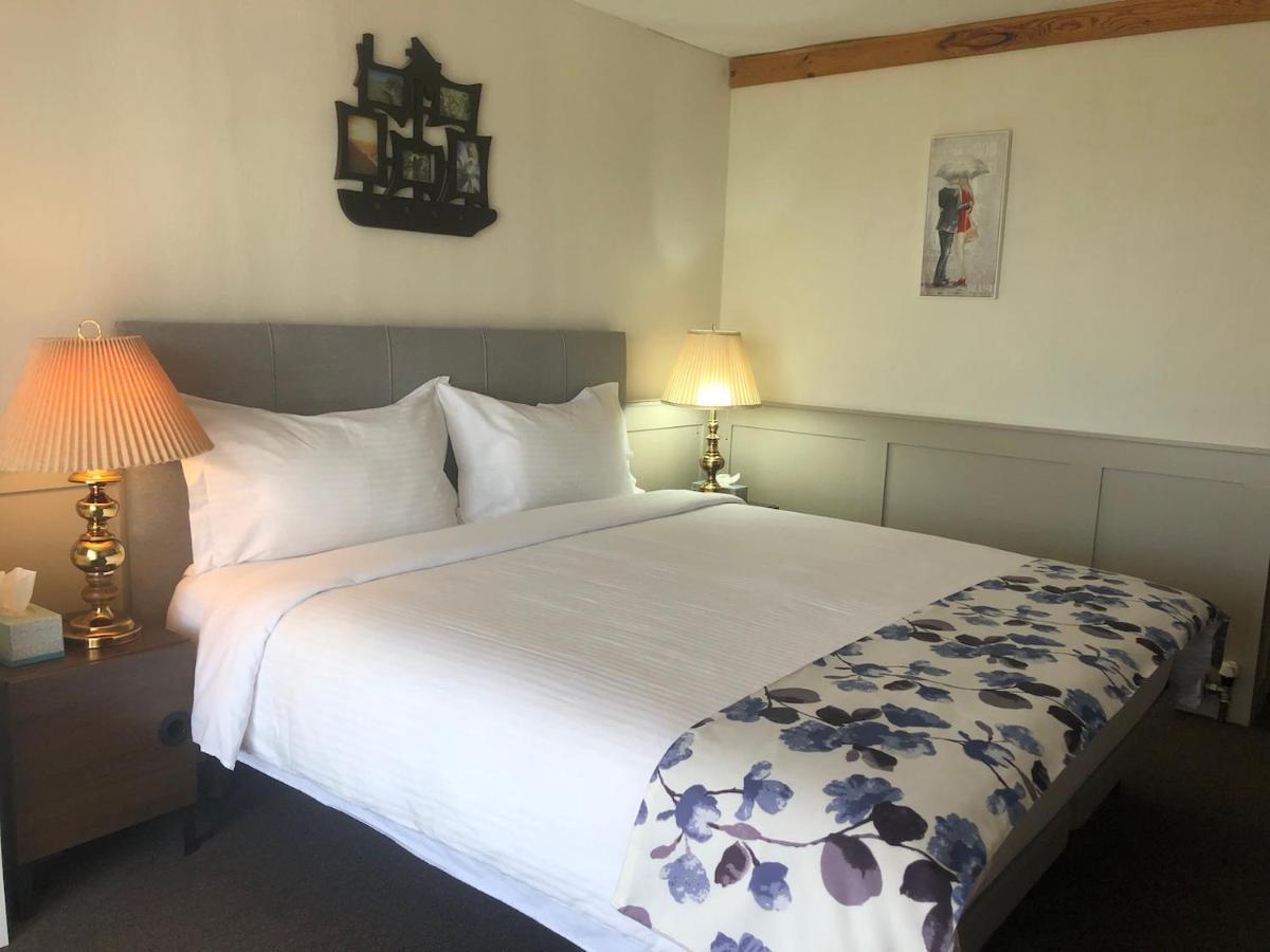 Cariboo Log Guest House Lac La Hache Esterno foto