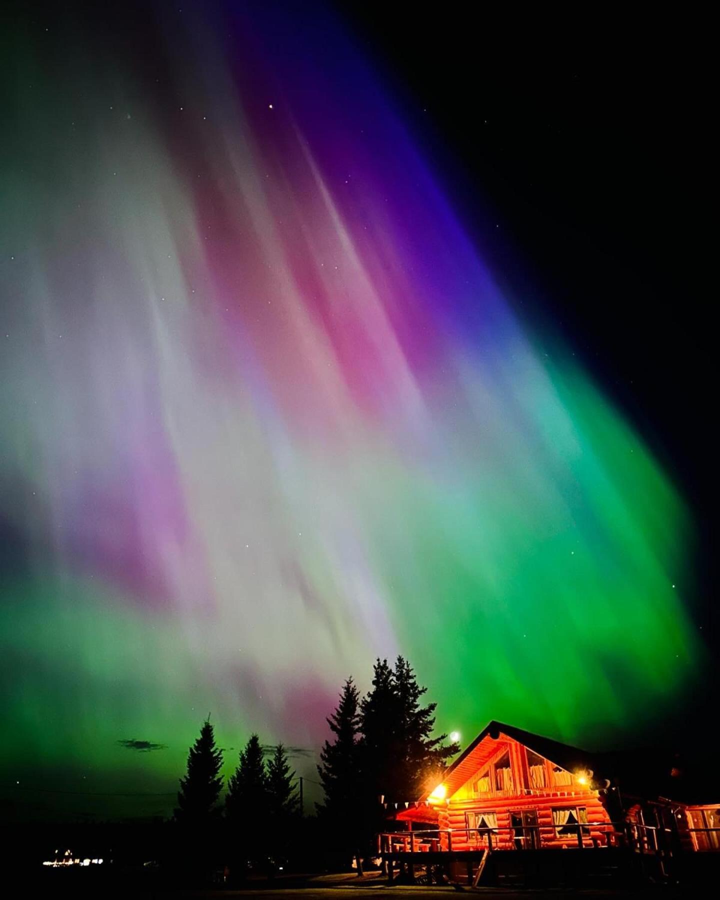 Cariboo Log Guest House Lac La Hache Esterno foto