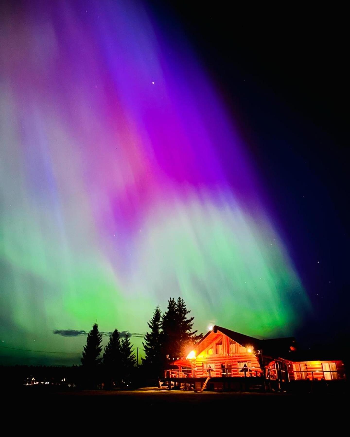 Cariboo Log Guest House Lac La Hache Esterno foto