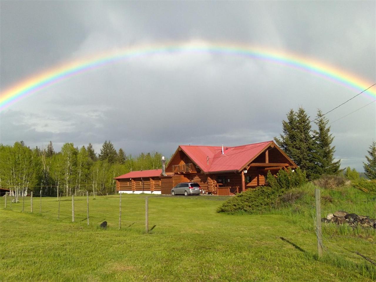 Cariboo Log Guest House Lac La Hache Esterno foto