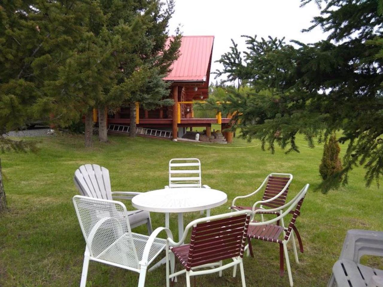 Cariboo Log Guest House Lac La Hache Esterno foto