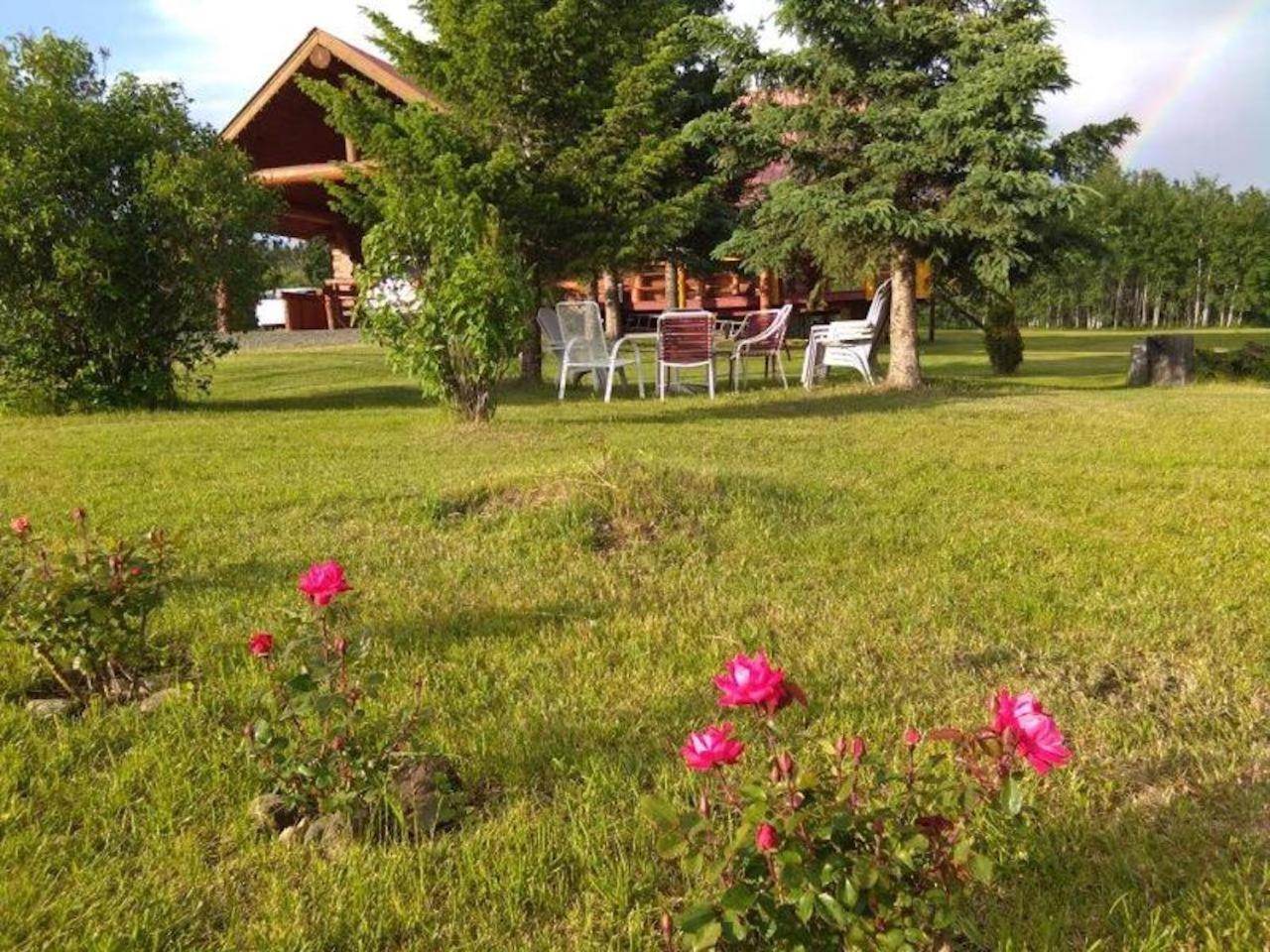 Cariboo Log Guest House Lac La Hache Esterno foto